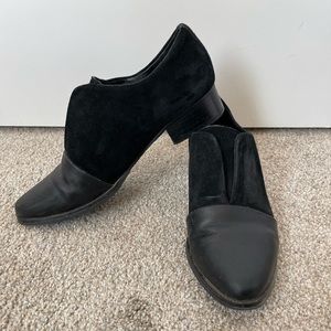 Tahari Lucy Black Suede Loafers Flats size 5.5